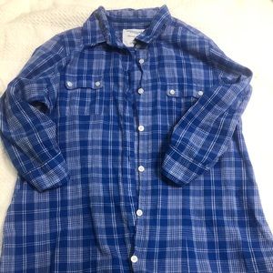 Women’s American Eagle button down shirt.